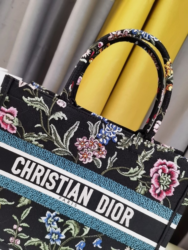 Dior Shopping Bags